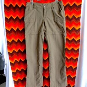 The North Face Women’s 8L  Convertible Cargo Hiking Pants Kahki GREEN